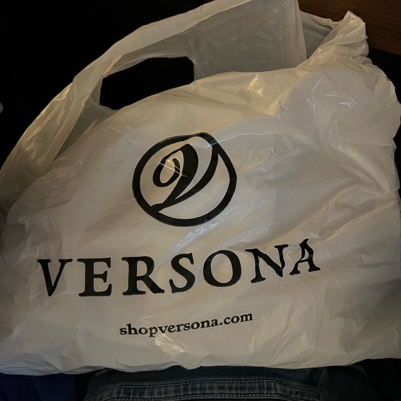 Cache’ is at Versona stores - Picture 3 of 3